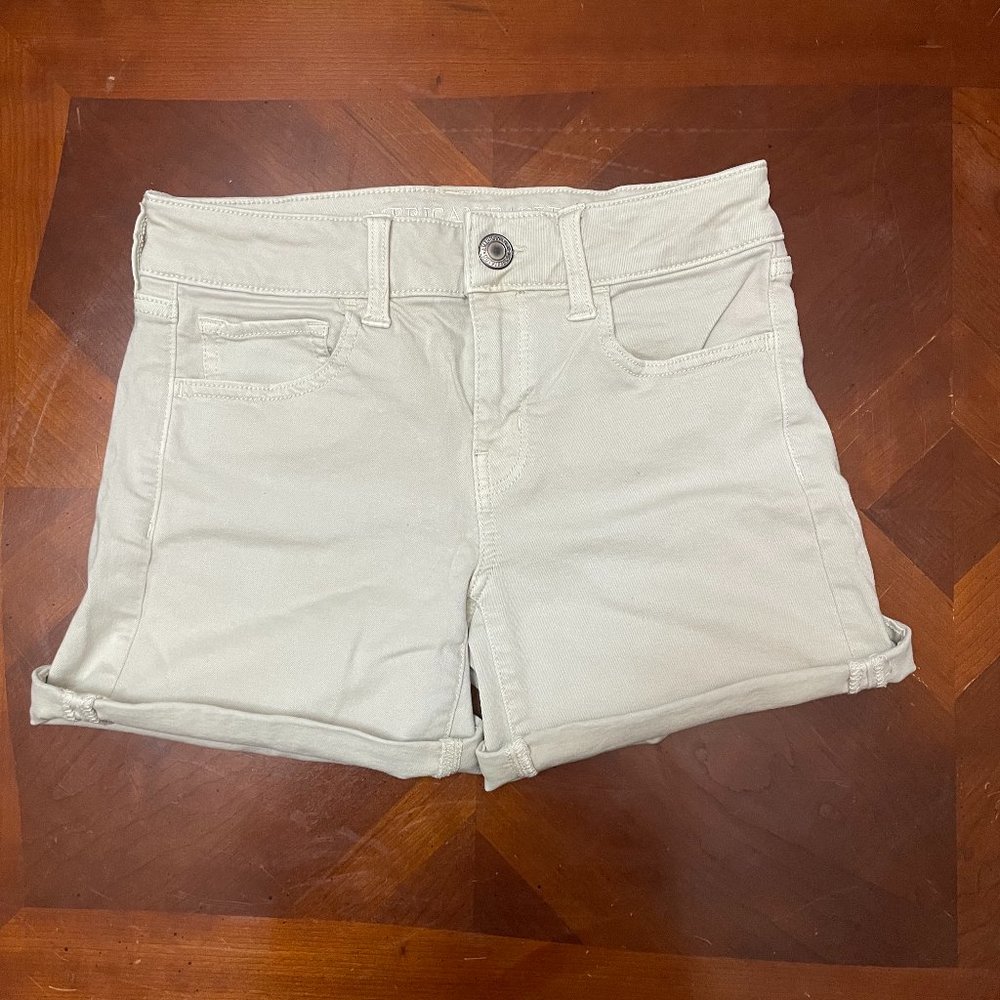 American Eagle Midi Beige Shorts